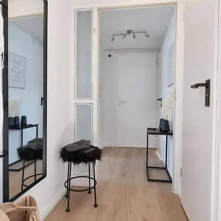 Helle Und Gepflegte 2 Dachgeschoss-wohnung Lejlighed *