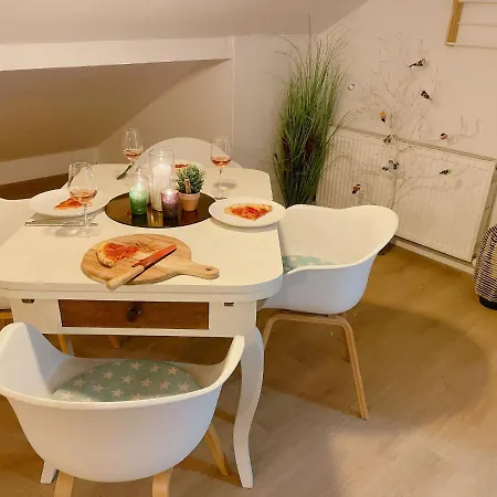 Lejlighed Helle Und Gepflegte 2 Dachgeschoss-wohnung *
