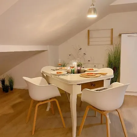 Lejlighed Helle Und Gepflegte 2 Dachgeschoss-wohnung *
